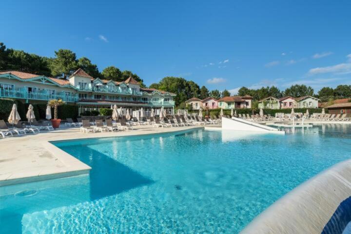 Sur Golf Avec Piscine Chauffee A Lacanau-ocean Apartment
