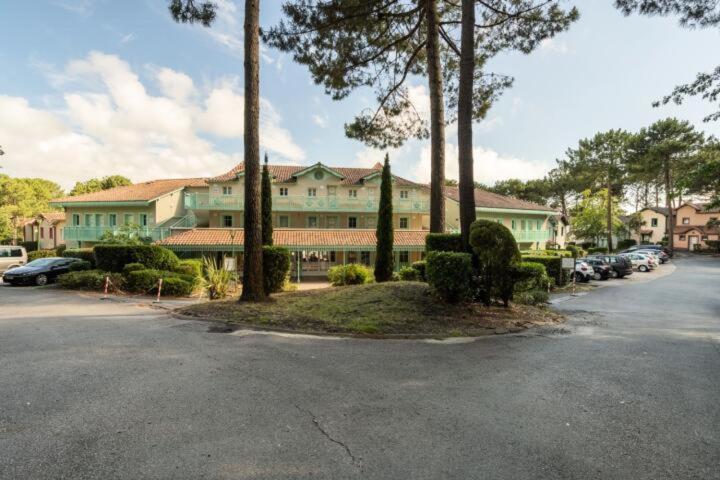 Sur Golf Avec Piscine Chauffee A Lacanau-ocean Apartment Lacanau